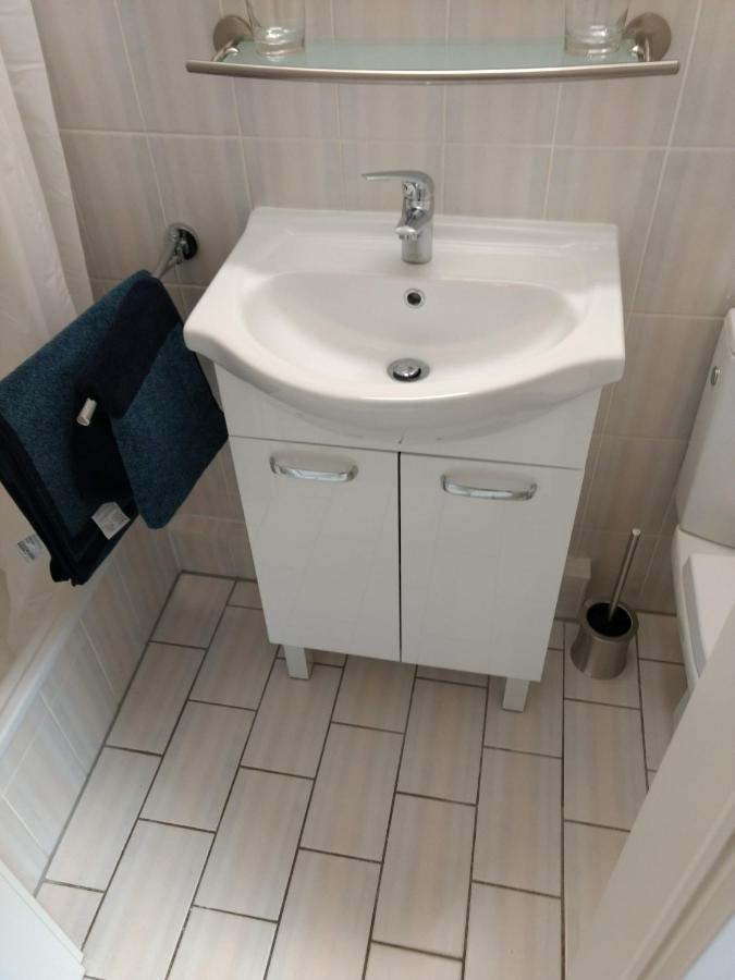 Ruhige, Gemuetliche 1-Zimmer Gartenwohnung Fuer 2 Erwachsene Любек Екстериор снимка