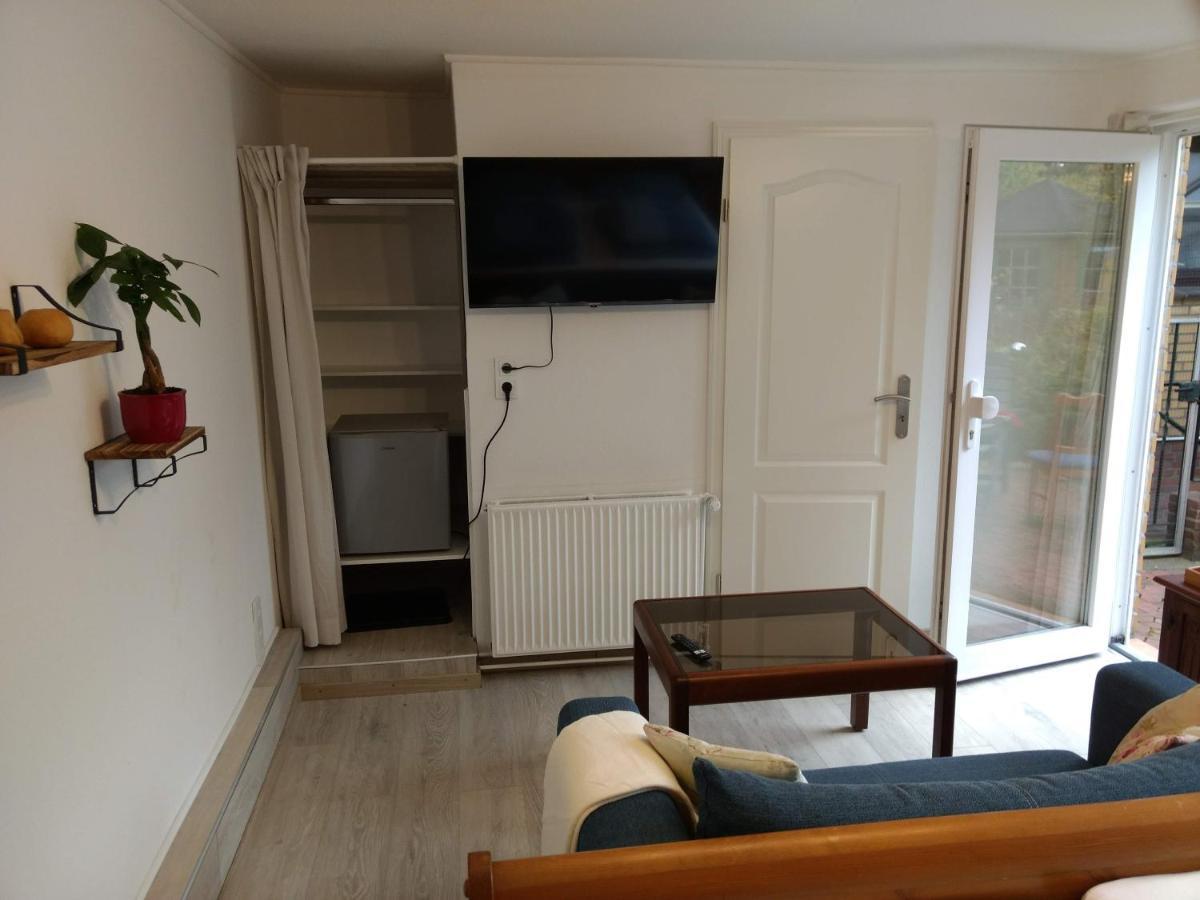 Ruhige, Gemuetliche 1-Zimmer Gartenwohnung Fuer 2 Erwachsene Любек Екстериор снимка